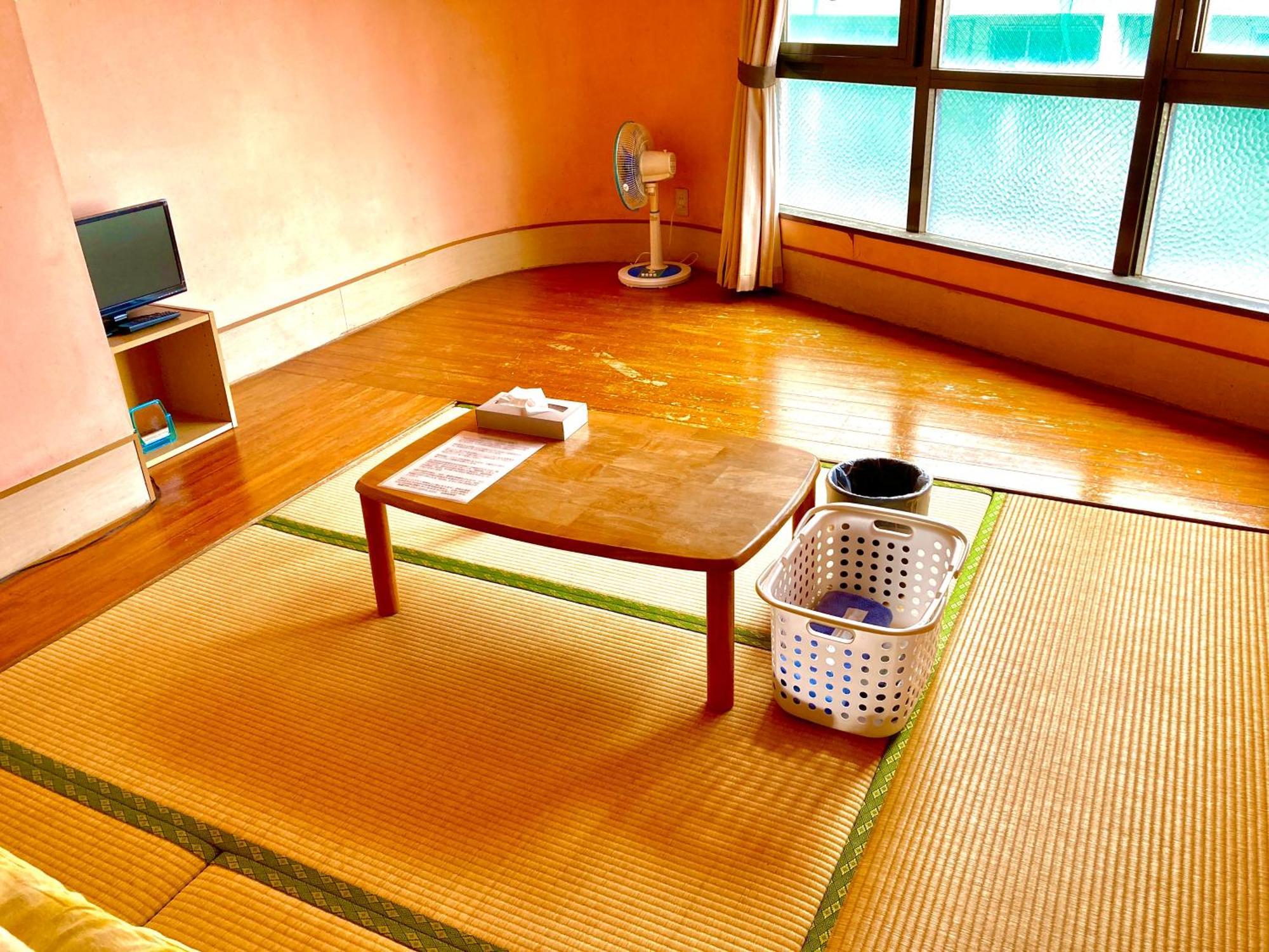 Hostel Hakuseiso Naha Bagian luar foto